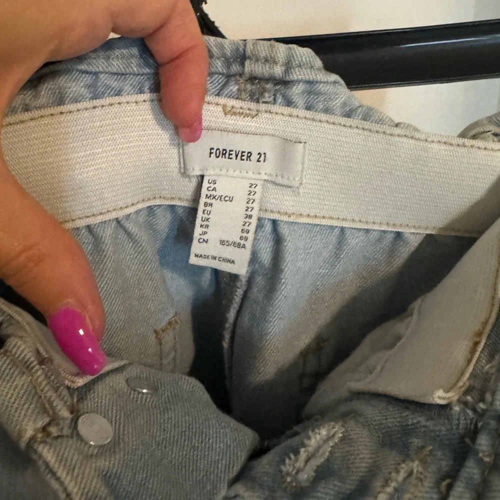 Light Medium WashDenim High-Waisted Stretch Women Jean Shorts - Picture 2 of 7